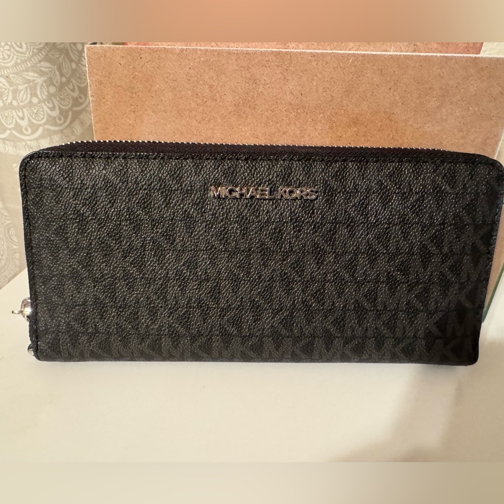 Michael kors jet set travel large logo continental wallet
